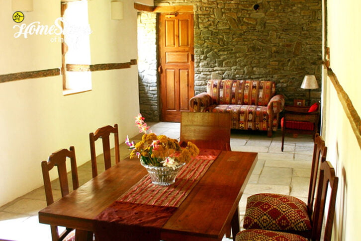 The-Dinning_Raison-Homestay-Kullu