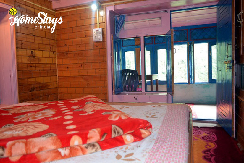 Bedroom-2-Ropajani-Homestay-Tirthan