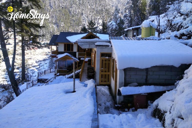 13 Homestays Ideal To Experience Snow This Winter - Homestays Of India