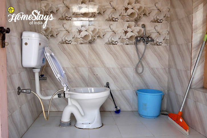 Bathroom-1-Thiksey Homestay-Ladakh