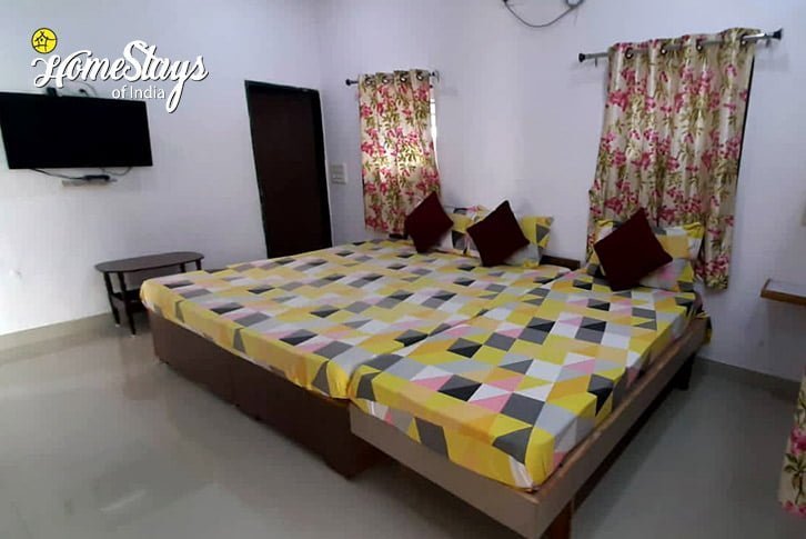 Bedroom-4-Blissful Homestay-Dwarka