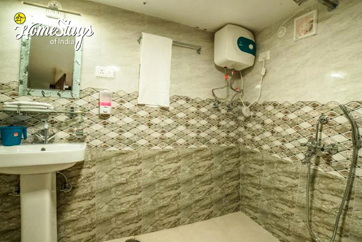 Bathroom-1-Floating-Clouds-Homestay-Gangtok