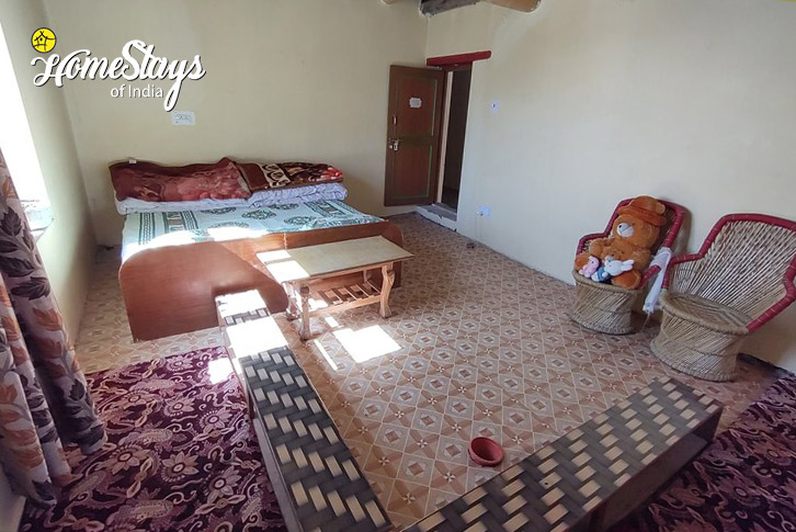 Bedroom-1-Hanging-Cliff-Homestay-Dhankar
