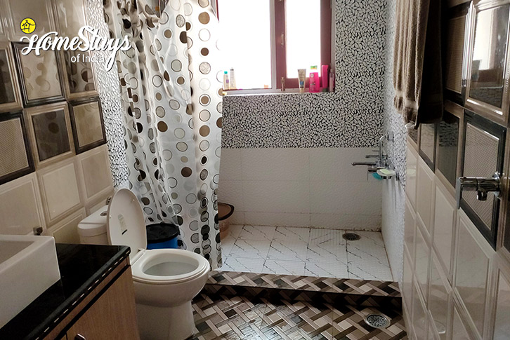 Bathroom-The Gardenia Homestay-Srinagar