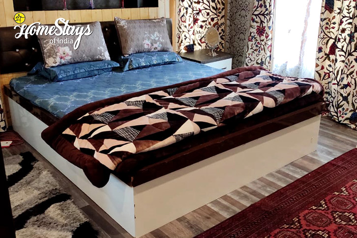 Bedroom-4-The Gardenia Homestay-Srinagar