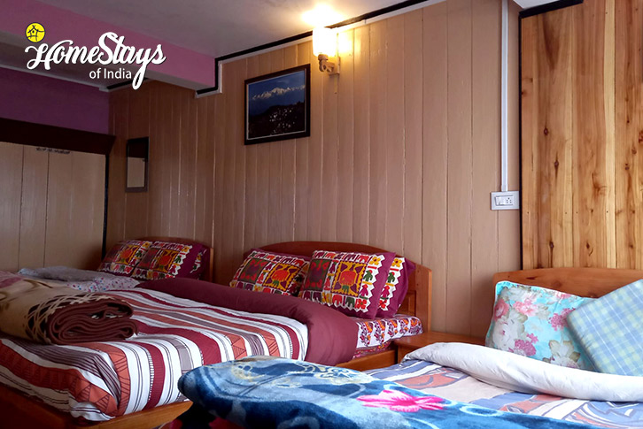 Bedroom-1-Azure Sky Homestay-Darjeeling