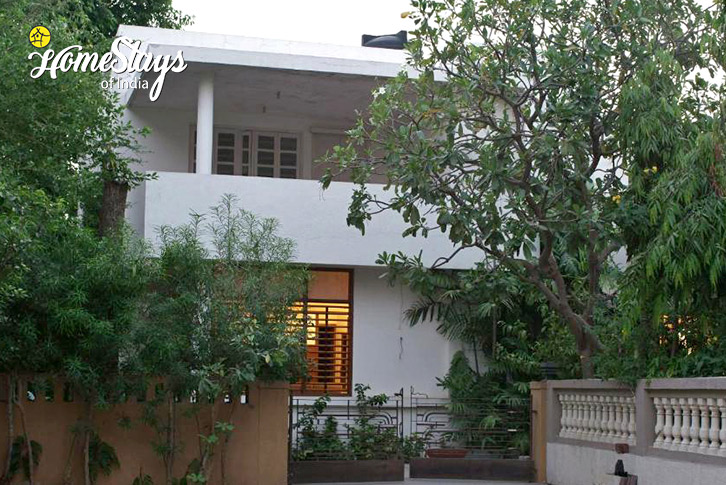 Exterior-3-Oasis of Green Homestay-Ahmedabad
