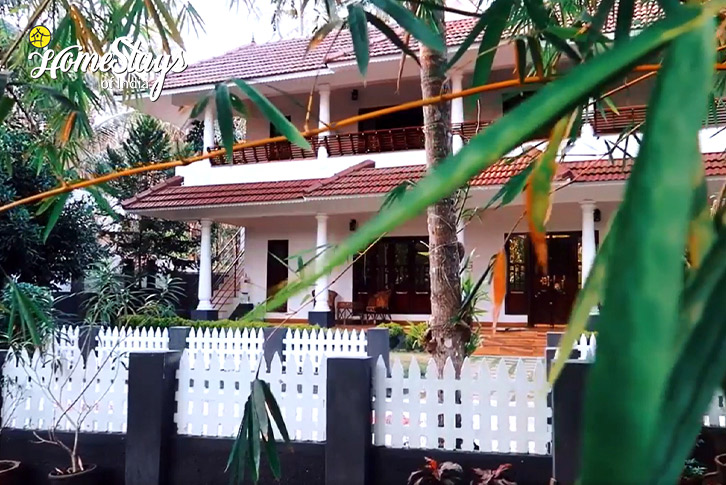 Exterior-1-Peacefully Yours Homestay-Thiruvanathapuram