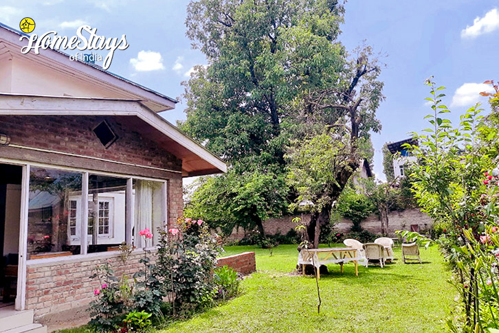 Exterior-2-Enduring Elegance Homestay-Srinagar