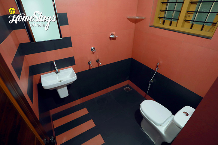 Bathroom-2-Bright and Breezy Homestay-Thiruvallam