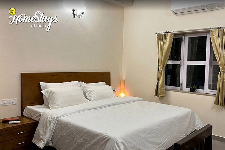 Bedroom-1-The Great Escape Heritage Homestay-Panchgani