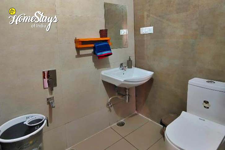 Bathroom-1-Foothills Homestay-Dharamshala