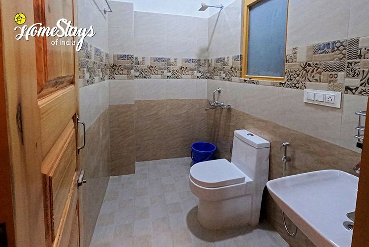 Bathroom-1-Himachali Essence Homestay, Naggar - Manali