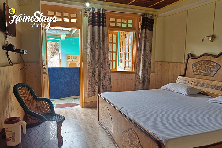 Classic-Room-2-Apple Paradise Homestay-Sangla