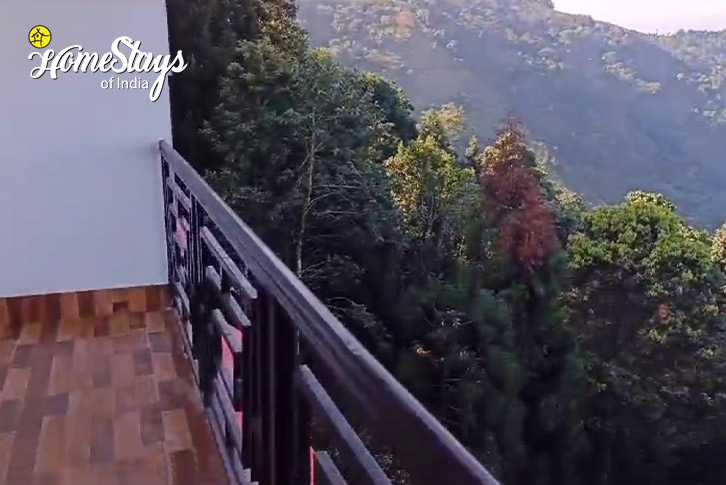 Balcony-1-Rolling Hills Homestay-Tinchuley