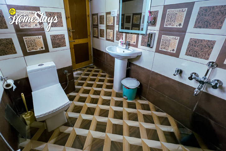 Bathroom-1-Windy Willows Villa-Srinagar