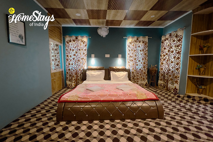 Classic-Room-1.1-Windy Willows Villa-Srinagar