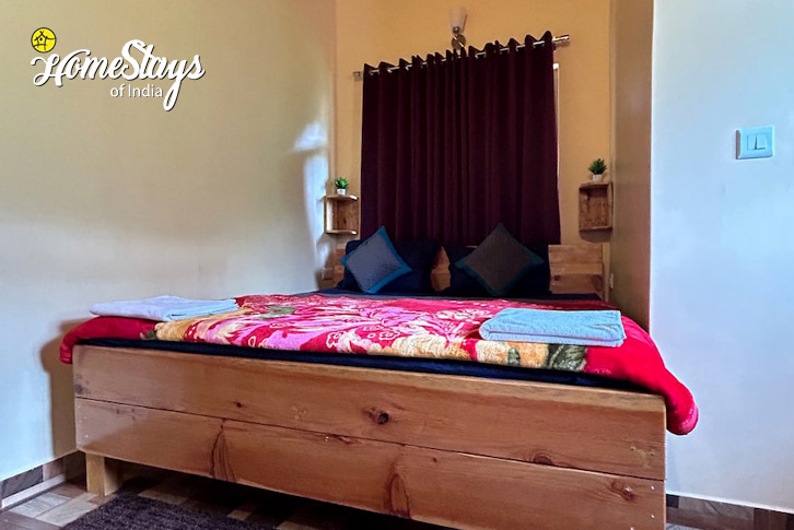 Classic-Room-Country Comfort Homestay-Kainchi Dham