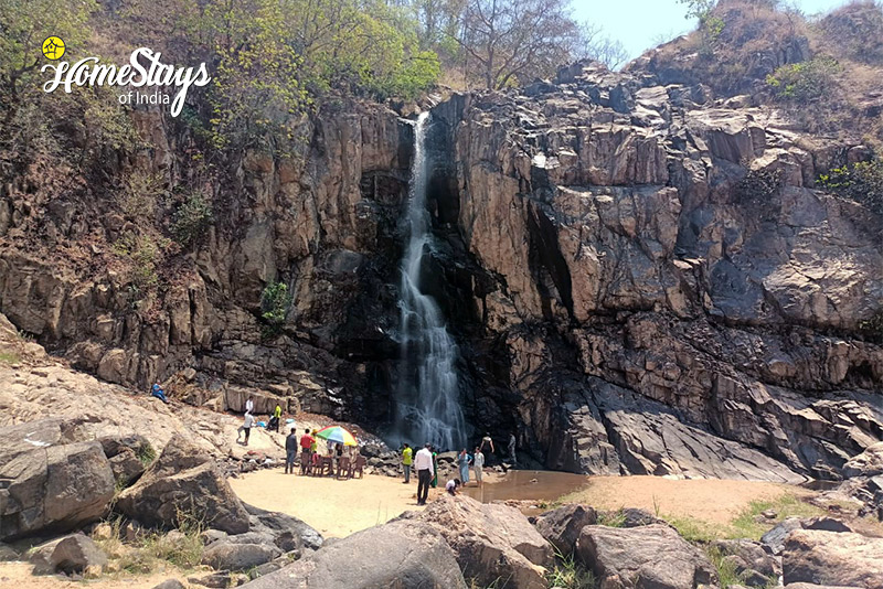Jhojha-Waterfall-Homestay