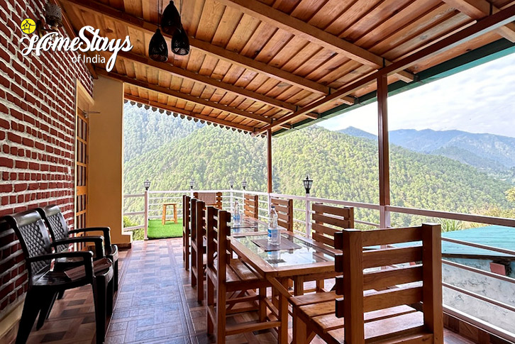 Sitout-Country Comfort Homestay-Kainchi Dham