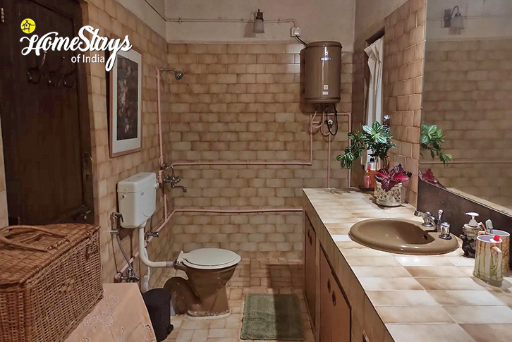 Bathroom-1-Vintage Villa-Mahabaleshwar