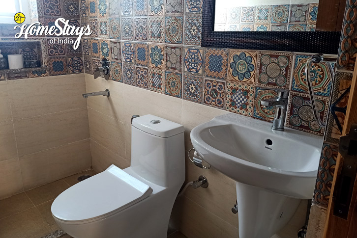Bathroom-2-Nature's Bounty Homestay-Mukteshwar