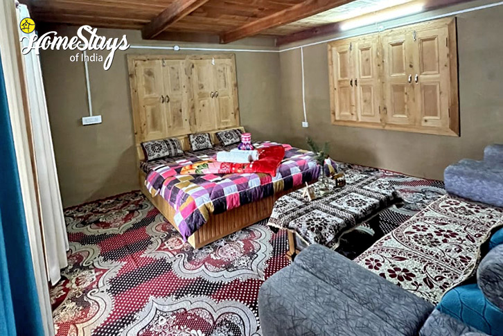 Classic-Room-4-Rustic Wooden Homestay, Laida-Banjar