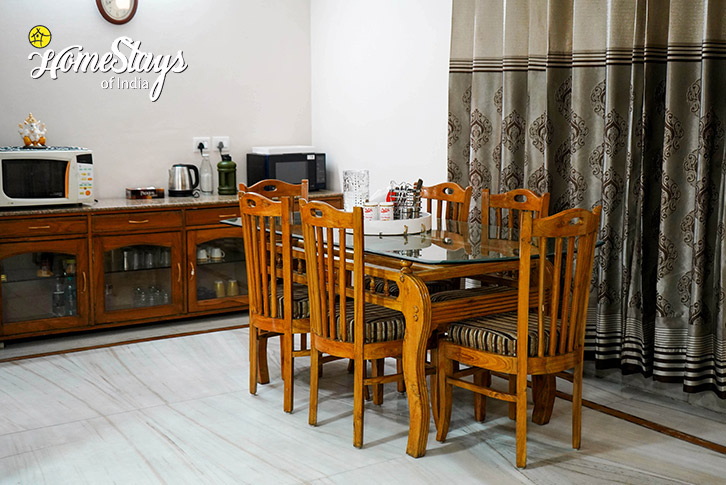 Dining-Area-Peaceful Vibes Homestay-Rishikesh