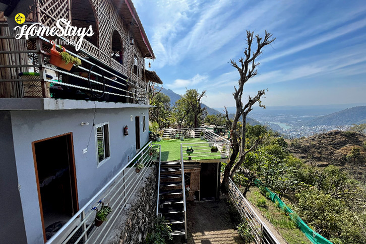 Exterior-View-Mountain Echo Homestay-Rishikesh