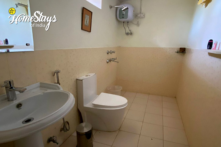 Bathroom-1-Green Leaf Farmstay-Udaipur 