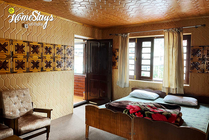 Family-Room-1-Wakhlu Heirloom House-Srinagar