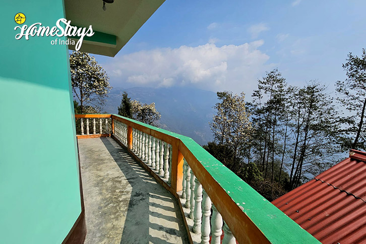 Balcony--Gateway to Singalila Homestay-Rimbik