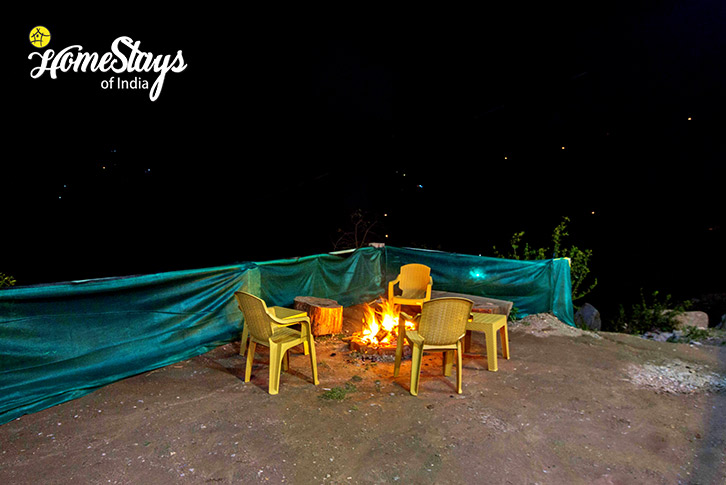 Bonfire-Tranquil Escape Homestay-Tirthan