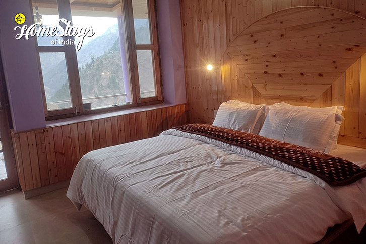 Classic-Room-Tranquil Escape Homestay-Tirthan