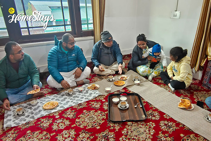 Dinnig Area-Apple Blossom Homestay-Gulmarg