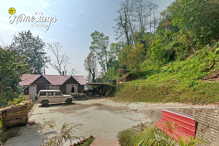 Exterior-Parking-Farm Fusion Homestay, Rumtek-Gangtok