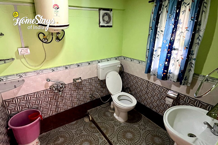 Bathroom-2-Ropajani-Homestay-Tirthan