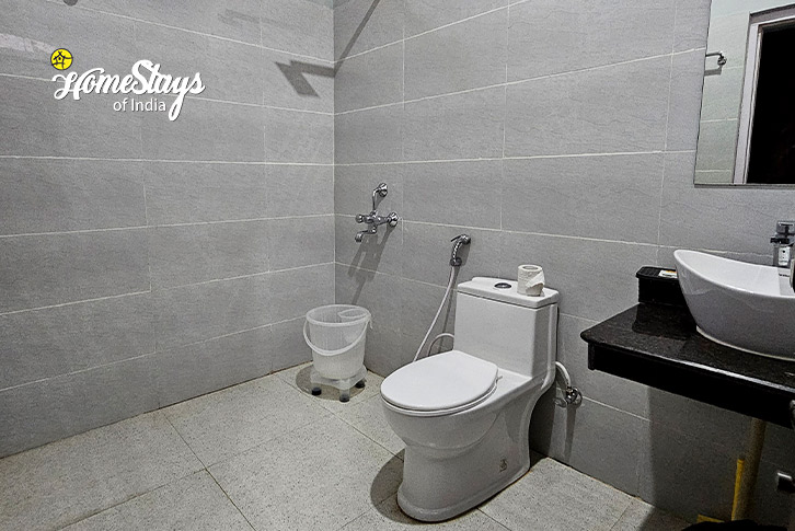 Bathroom-Teda Village Homestay-Ramnagar.