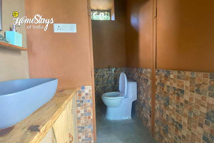 Bathroom-1-Hope Farmstay-Pauri