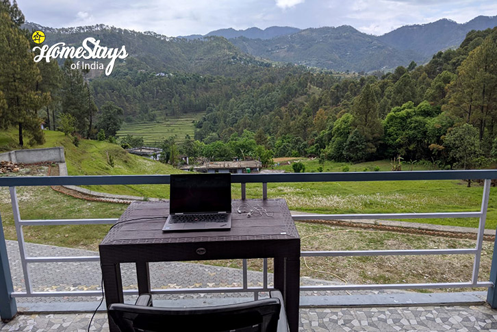 Balcony-Dreamy Dawn Homestay-Kausani