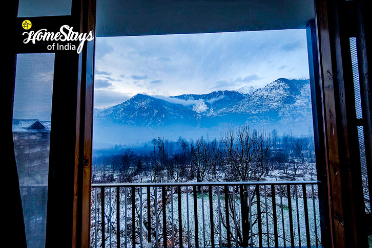 Balcony-View-in-Winter-Celestia Boutique Homestay-Naggar