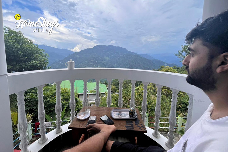 Balcony-Sitting-Windward Homestay-Namthang, South Sikkim