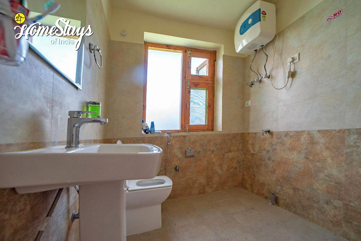 Bathroom-Verdant Vista Homestay-Naggar