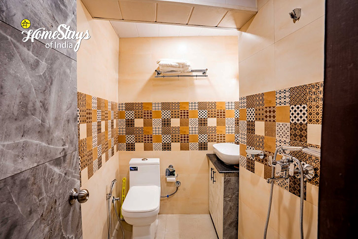 Bathroom-1-Breakaway Homestay-Nainital