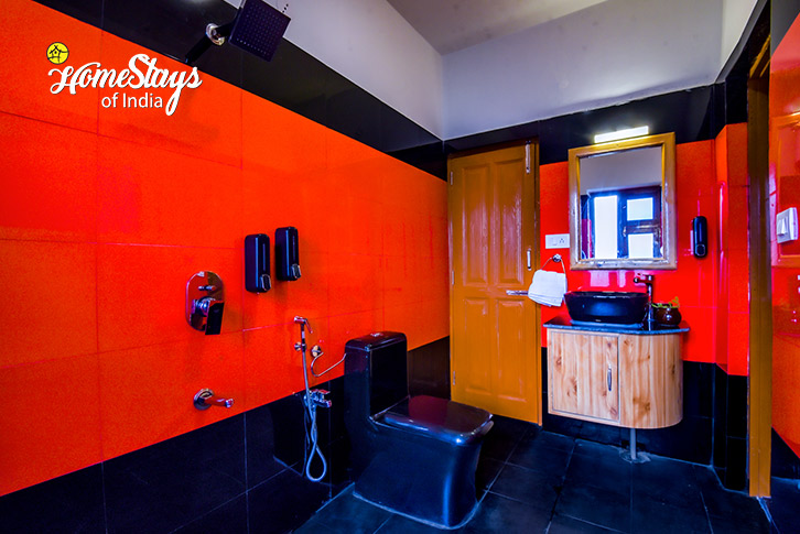 Bathroom-1-Celestia Boutique Homestay-Naggar