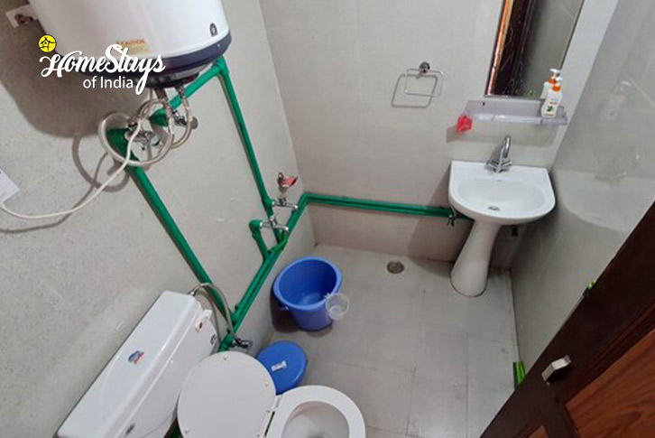 Bathroom-1-Cosmic Harmony Homestay-Tandi