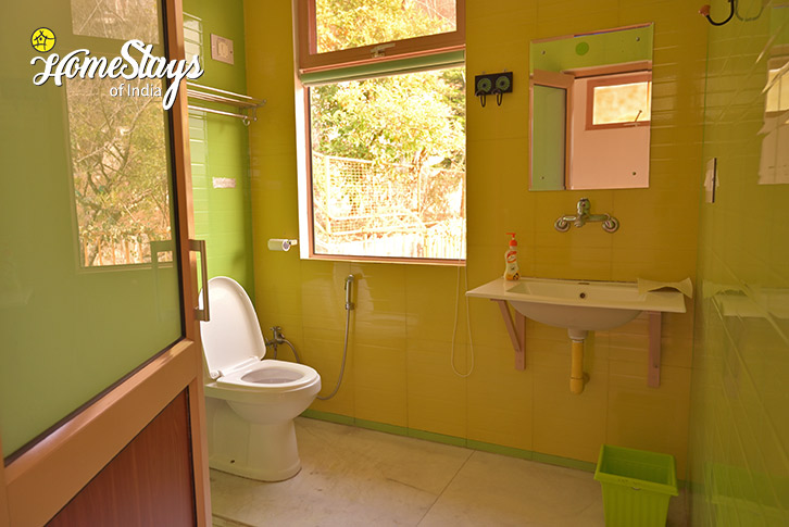 Bathroom-1-Kaphal Farmstay, Kempty-Mussoorie