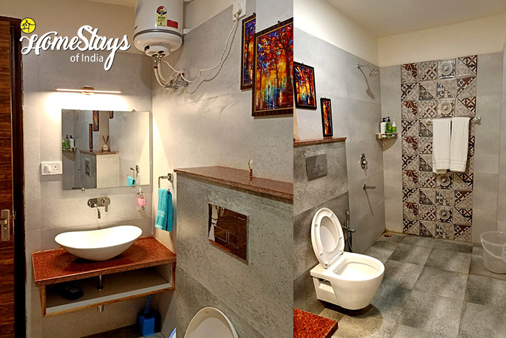 Bathroom-1-Positive Vibes Homestay-Rishikesh