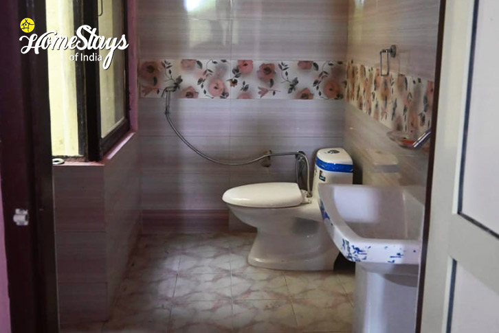 Bathroom-1-Serene Valley Homestay, Talar-Almora