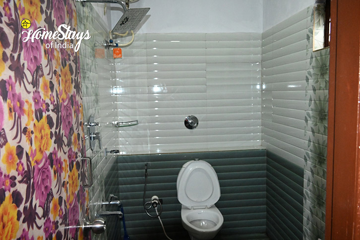 Bathroom-Cozy Comfort Homestay, Madikeri-Coorg